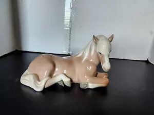 Lladro 1203 Little Horse Resting emitido en 1972 y retirado en 1986. - Imagen 1 de 7