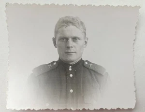 Ritratto Militare Soldato Uniforme Sovietica Foto Vintage URSS Bielorussia Russa - Foto 1 di 2