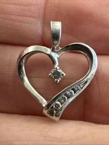 Pretty 10K Solid White Gold Diamond HEART Shaped Pendant 1.5 Grams 3/4" Long - Picture 1 of 7