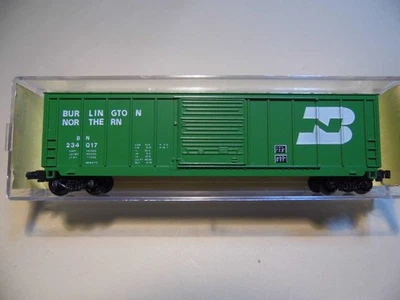 N - Roundhouse 8123 - 50' Standard Boxcar, Burlington Northern   NIB  M-M cpl - Image 1 of 2