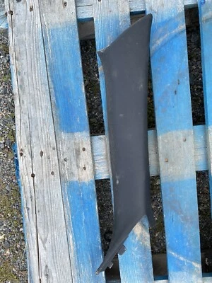 Moldura de parabrisas Mopar 1FW58XDVAG mano derecha un pilar Dodge Challenger 2013 Foto 1 de 4