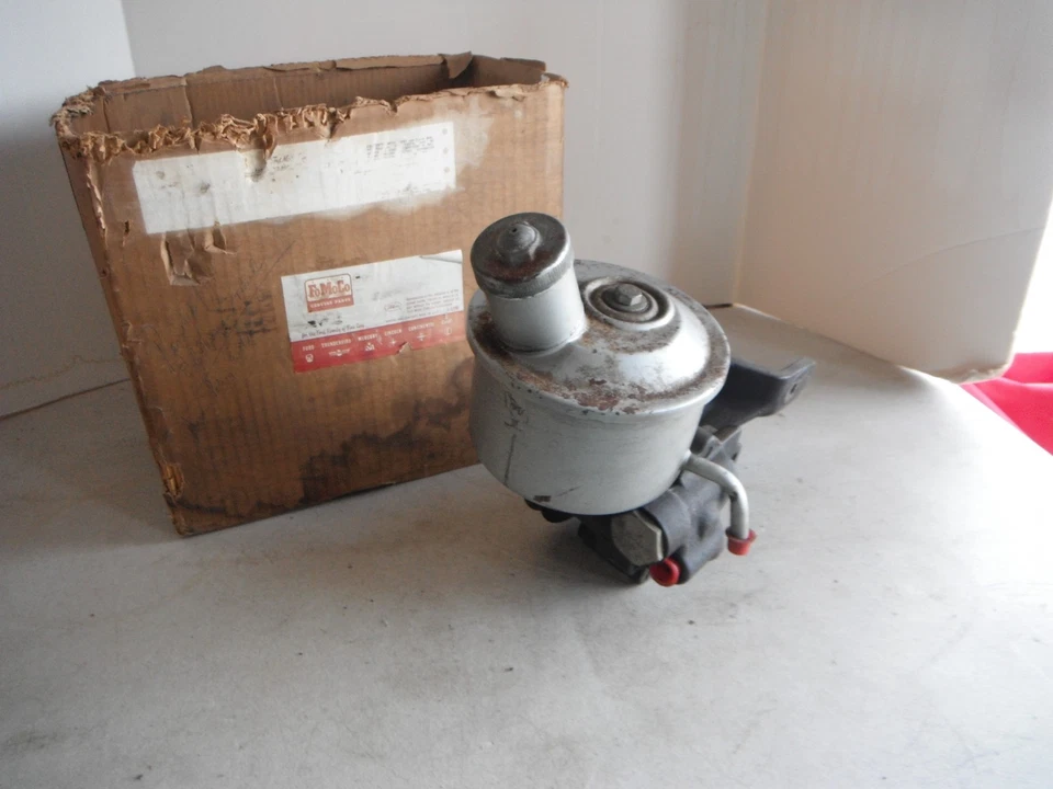 NOS 1959 1960 FORD GALAXIE POWER STEERING PUMP ASSEMBLY FOMOCO STARLINER - Image 1 of 4