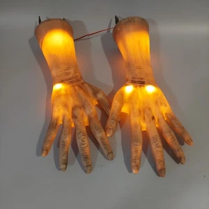 Illumina Tomba Spezza Mani Braccia Halloween Prop Tremolante LED Decorazione Giardino - Foto 1 di 7