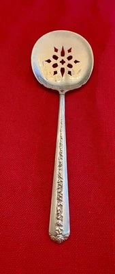 Rambler Rose by Towle Cuchara Caramelo Nuez Plata Esterlina Estrella Perforada 5 1/2 pulgadas Foto 1 de 4