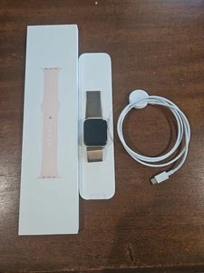 Apple Watch SE 2020 40mm Rose Gold With Spare Band - Photo 1 sur 2