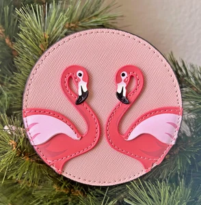 Kate Spade New York am Pool Flamingo Polly Geldbörse 100 % Leder 4 Zoll Durchmesser - Bild 1 von 8