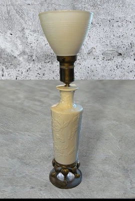 VINTAGE LENOX? WHITE CERAMIC ART NOUVEAU TABLE LAMP WORKS - Image 1 of 4