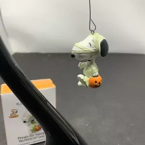 SNOOPY PEANUTS CHARLIE BROWN HALLMARK HALLOWEEN ORNAMENT FIGURE 2010 - Picture 1 of 4