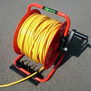 Carrete de manguera de metal compacto con manguera y soporte de 100 m de 6 mm - carrete de limpieza de ventanas - Imagen 1 de 5