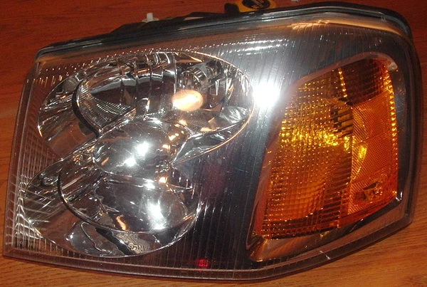 Faro izquierdo GMC Envoy XUV usado OEM '02,'03,'04,'05,'06,'07,'08 Foto 1 de 1