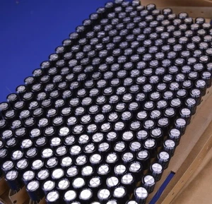 300 TI 100uF µF mF mFD TRS Radial Electrolytic Capacitors 63V 20% for Switching - Picture 1 of 3