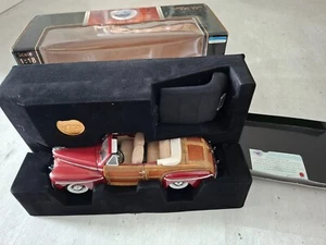 Ford Sportsman, Cabriolet, 1946, rosso, 1:18, firma stradale, confezione originale - Foto 1 di 24