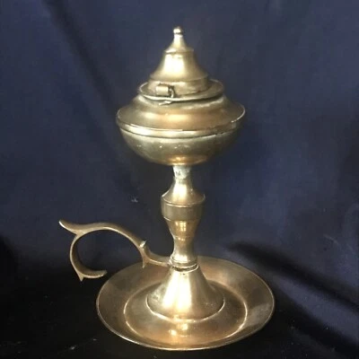 Lampe huile petrole   Bronze  Laiton Ancien Très Belle Fabrication. - Photo 1/4