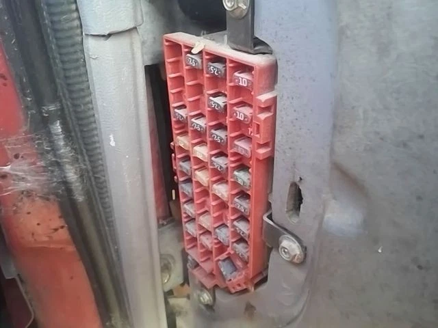 Коробка предохранителей для салона Ford Ranger 1999 - Изображение 1 из 1