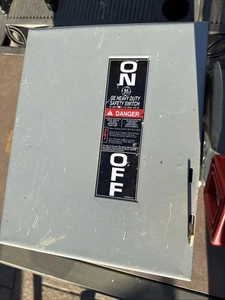 Interruptor de seguridad GE THN3361R 30A 600V 3R desconexión impermeable 3P no fusible - Imagen 1 de 14