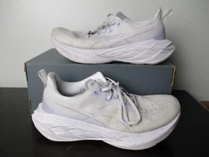 Scarpe da corsa Asics donna Novablast 4 taglia 10 sneakers bianco avena ammortizzate - Foto 1 di 8