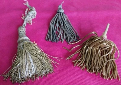 3 Pampilles/pompons anciens en fil métallique doré bronze Voir photos  - Photo 1/4