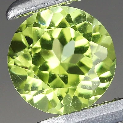 0.42ct t.w 4.8mm Round Natural Unheated Untreated Green Peridot, Myanmar - Image 1 of 4
