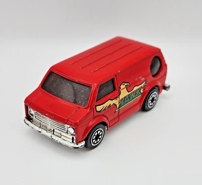 Furgoneta Bedford CF "HAWK" | Roja | Mota "Vidrio" | Ventanas redondas burbuja de colección | 1:64 Foto 1 de 4