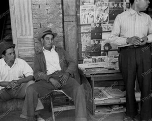 Edicola 1939 vintage 8x10 ristampa di vecchia foto - Foto 1 di 1