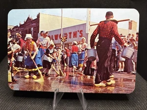 POSTCARD: Tulip Time Ritual Scrubbing Of Streets Holland Michigan X5 - Picture 1 of 2