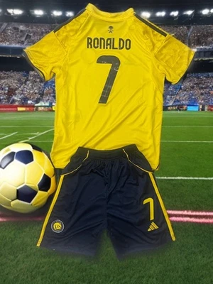 CONJUNTO DE FUTEBOL JUVENIL RONALDO #7 AL NASSR TAMANHO MÉDIO (24) 7/8 anos - Imagem 1 de 2