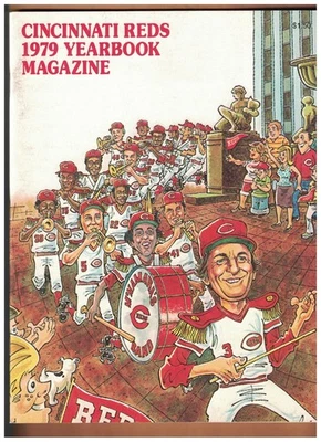 10) Official CINCINNATI REDS YEARBOOK 1979 THRU 1985 & TEAM ISSUE POSTCARDS - Image 1 of 4