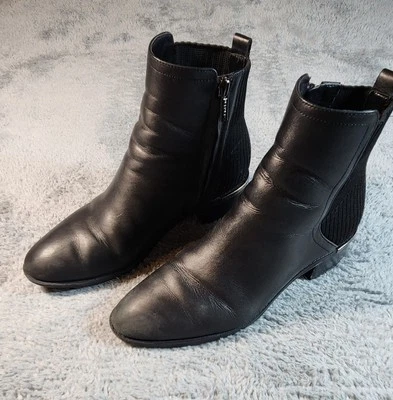 Calvin Klein Women’s Leather Ankle Boots Zip Textured Back Heel Size 8M Black  - Image 1 of 4