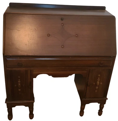 Hermoso escritorio antiguo inclinado para secretaria frontal - en muy buena condición - detalles adjuntos tallados Foto 1 de 4