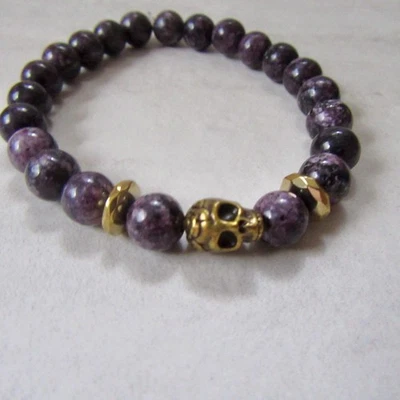 Pulsera elástica simple de calavera dorada con cuentas de vidrio marrón Foto 1 de 4