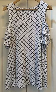 Womens ELLE Cold Shoulder TOP Short Sleeves GEOMETRIC Black White SIZE L EUC - Picture 1 of 9