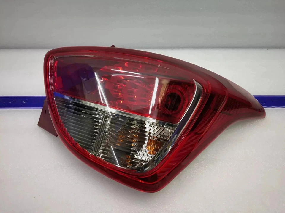 Luz trasera derecha Hyundai Grand i10 92402B4000 Hyundai/Kia. Foto 1 de 3
