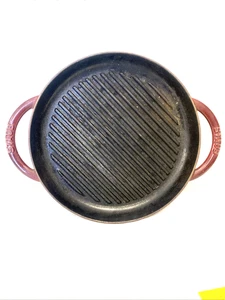 Padella Staub Grill #26 rossa 10,5" ghisa smaltata due manici Francia necessita di pulizia - Foto 1 di 13