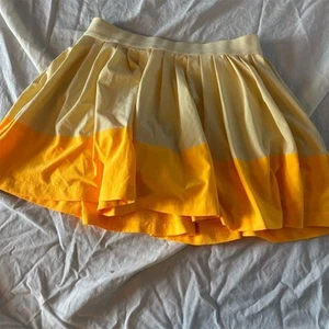 Athleta Girl Pleated Tennis Skirt Yellow Size M Built-in Shorts - Picture 1 of 9