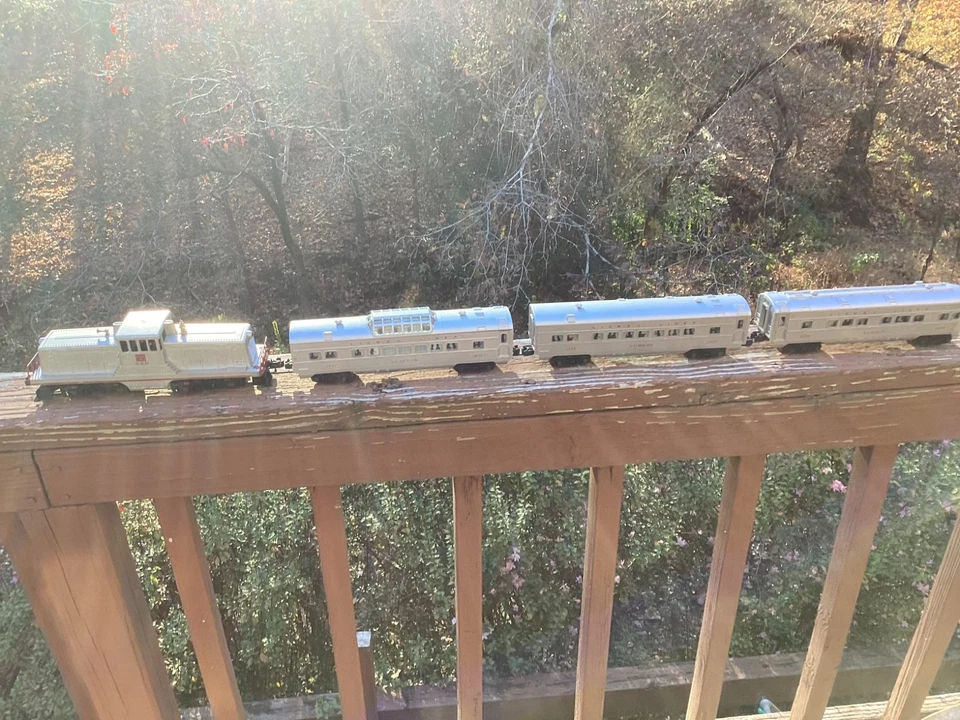 Lionel Postwar 629 Diesel Switcher Passenger Set from 1956 - 2432, 2434, 2436 - Image 1 of 4