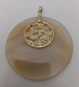 Vintage rund beige Plexiglas goldfarben Phönix Emblem Symbol asiatisches Amulett Schmuck - Bild 1 von 6