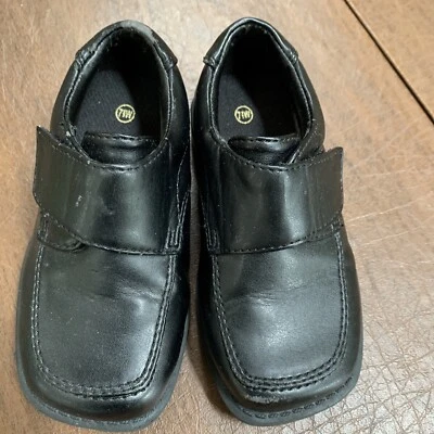 Smart Fit Little Boy's Kids Black Dress Shoes Size 7.5W - Image 1 of 4
