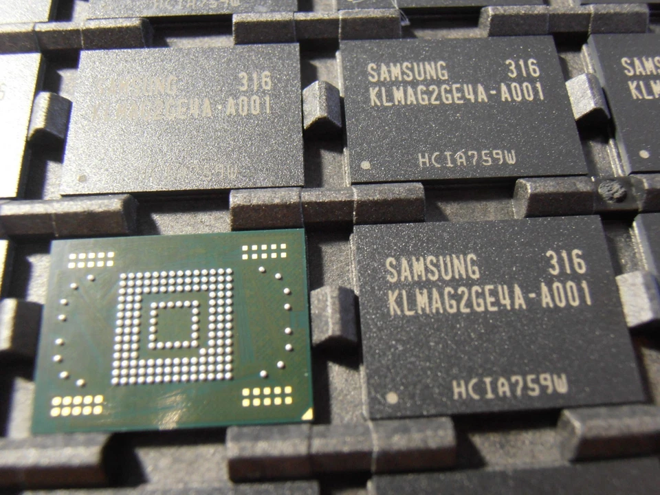 KLMAG2GE4A-A001   16GB  eMMC CHIP memory 16G  FBGA169  SAMSUNG - Image 1 of 1