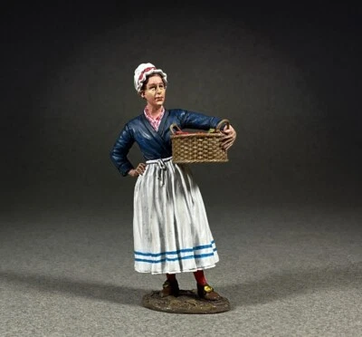 GRAN Bretaña pueblo verde 35050 maría con cesta de fresas frescas Foto 1 de 4