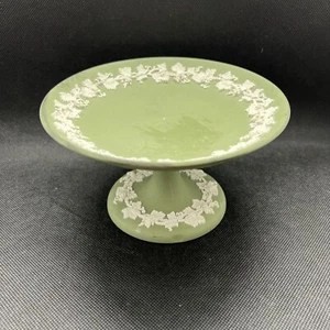 WEDGWOOD JASPERWARE GREEN SMALL CAKE STAND/ FOOTED CANDY/ CAKE DISH/COMPOTE - Picture 1 of 8