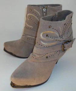 Miranda Larissa Damen-Stiefeletten US 6,5 M beige Veloursleder Nieten Reißverschluss Schnalle Absatz  - Bild 1 von 7