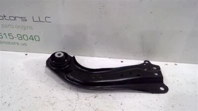 Brazo de control de suspensión trasera derecha Toyota Camry 2019-2021 OEM 4876006310  Foto 1 de 4