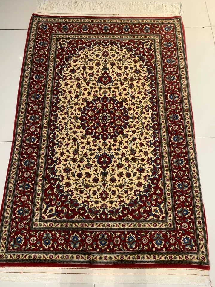 Size: 3.5 x 5 ft x Stunning Handmade Wool Rug, Ivory/Red/Blue, Floral - Image 1 of 1