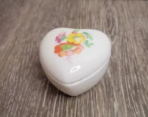 Vintage Bone China Mini Heart Lidded Trinket Box - Picture 1 of 6