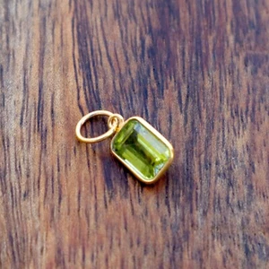 Solid 18k Gold Natural Green Peridot Octagon Charm Designer Womens Girls Pendant - Picture 1 of 4