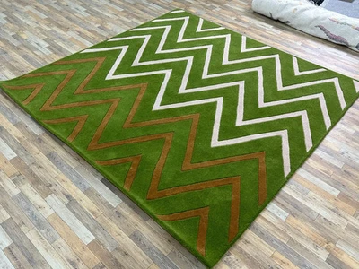Modern Green Zigzag Chevron Hand Tufted Wool Area Rug Geometric Pattern Soft rug - Image 1 of 4