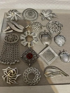 VINTAGE KONVOLUT 16 SILBERFARBENE "SARAH COV". BROSCHEN, SORTIMENT - Bild 1 von 14