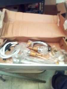 Delta 53916 Two Handle Widespread Lavatory Faucet New Open Box(O1) - Picture 1 of 1