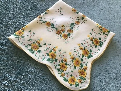 Vintage Yellow Gold Scalloped Floral Hankie - Image 1 of 2
