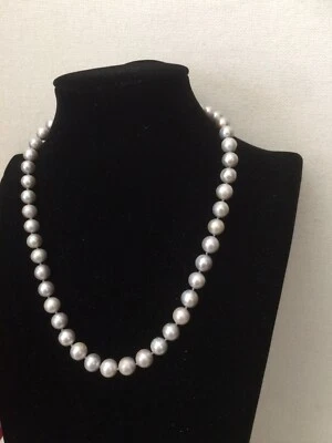 COLLANA IN PERLA VERA DI FIUME GRIGIA ARGENTO 9 X 9 MM - Immagine 1 di 4